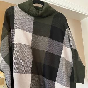 Poncho/cape sweater